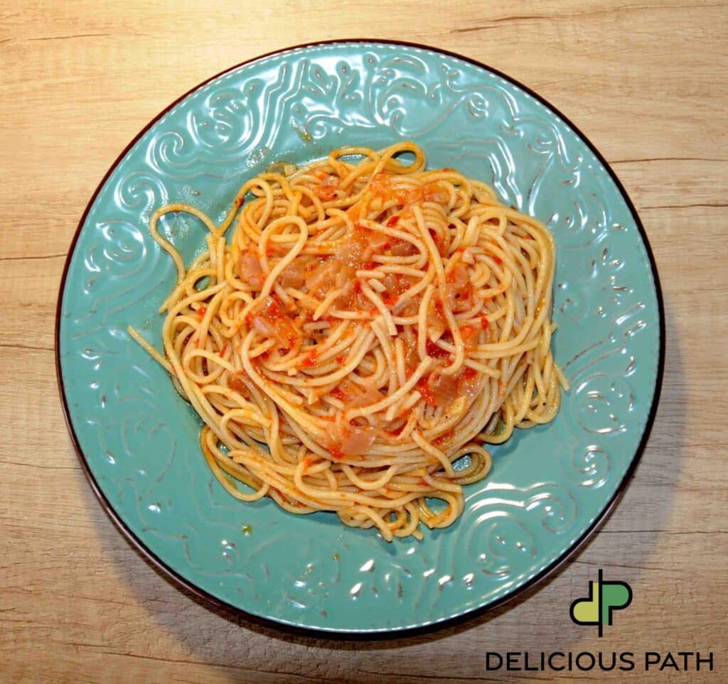 Simple spaghetti plate symbolizing attention, balance, and psychological awareness in food and travel.
