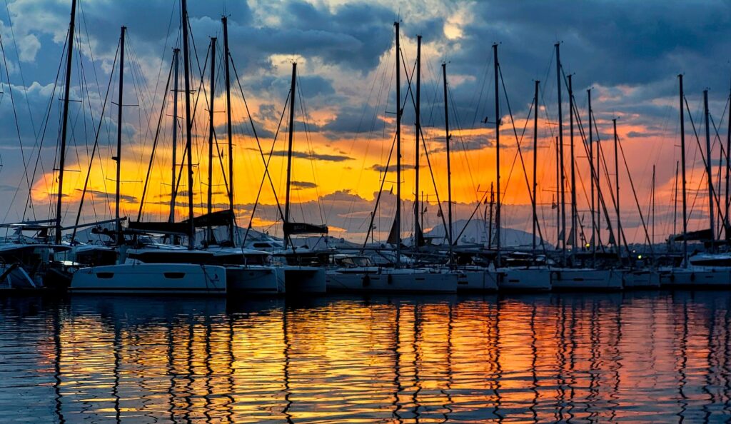 Calm sailboat under open horizon symbolizing the psychology of sailing and a quieter way of being.