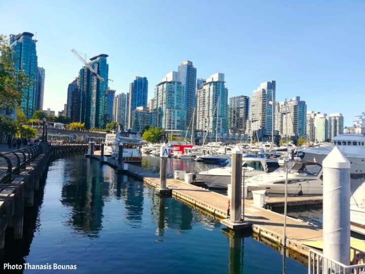 Boats resting quietly along the Vancouver Seawall marina, adding a romantic atmosphere to the harbor walk – Photo Thanasis Bounas