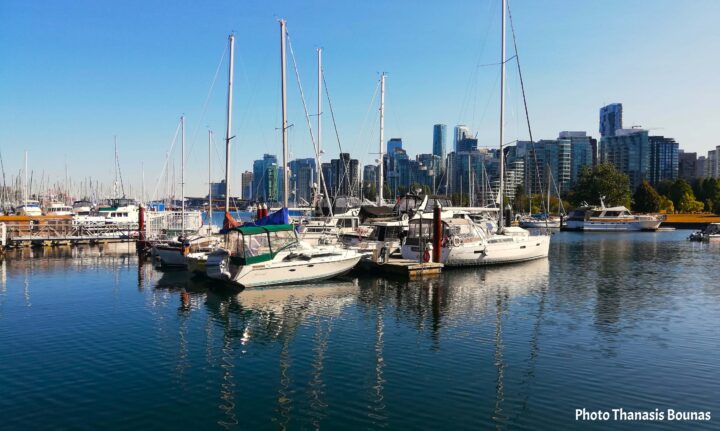 Sailing boats resting quietly in the marina after a day on the water in Vancouver Harbor – Photo Thanasis Bounas
